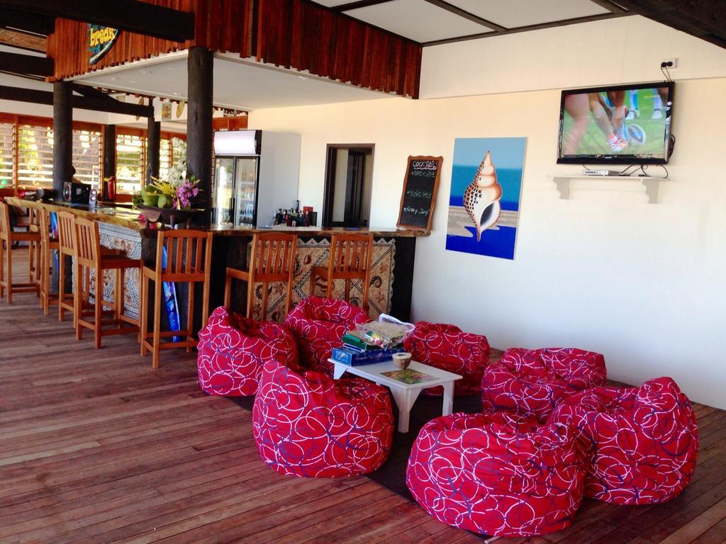 Funky Fish Beach & Surf Resort Solevu Экстерьер фото