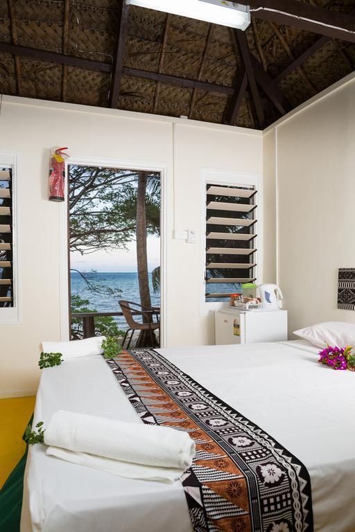 Funky Fish Beach & Surf Resort Solevu Экстерьер фото