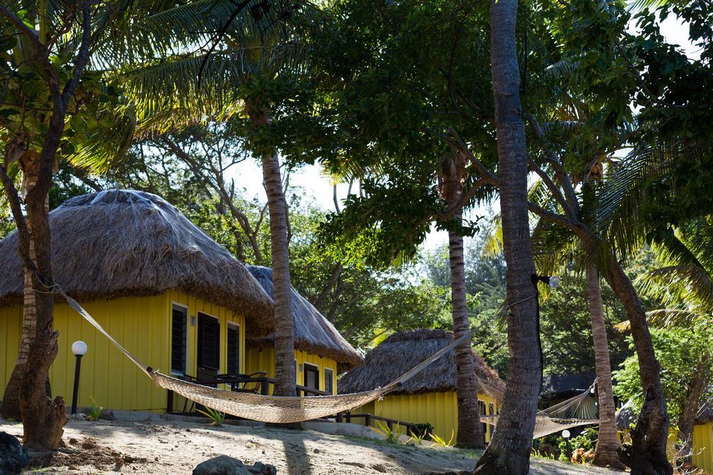 Funky Fish Beach & Surf Resort Solevu Экстерьер фото