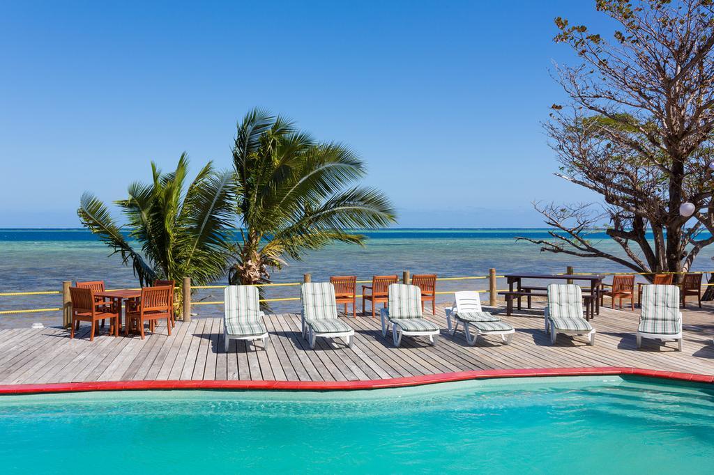 Funky Fish Beach & Surf Resort Solevu Экстерьер фото